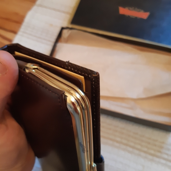 Women's Leather Pocketbook Canada Made with Original Box - Picture 11 of 12